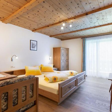 Hotel Chavalatsch Tubre Bagian luar foto