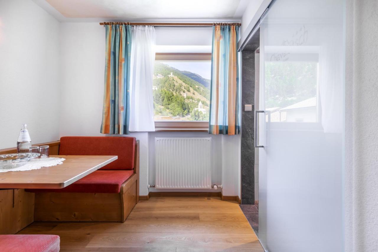 Hotel Chavalatsch Tubre Bagian luar foto