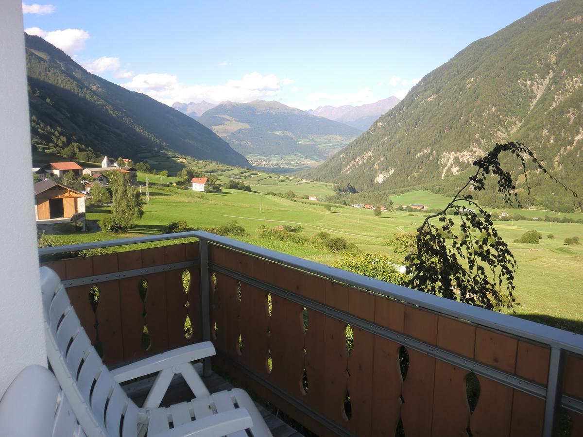 Hotel Chavalatsch Tubre Bagian luar foto