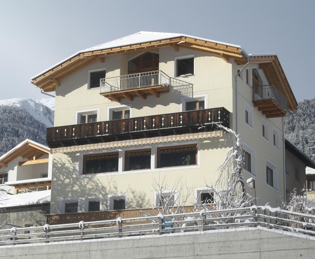Hotel Chavalatsch Tubre Bagian luar foto