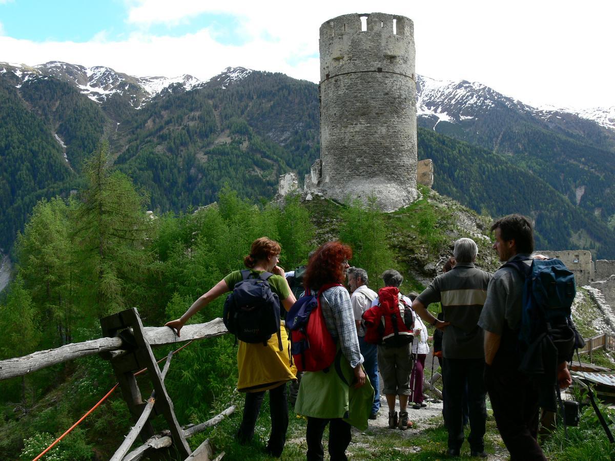 Hotel Chavalatsch Tubre Bagian luar foto