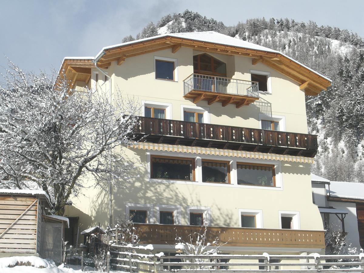 Hotel Chavalatsch Tubre Bagian luar foto