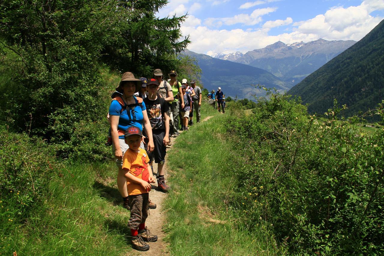 Hotel Chavalatsch Tubre Bagian luar foto