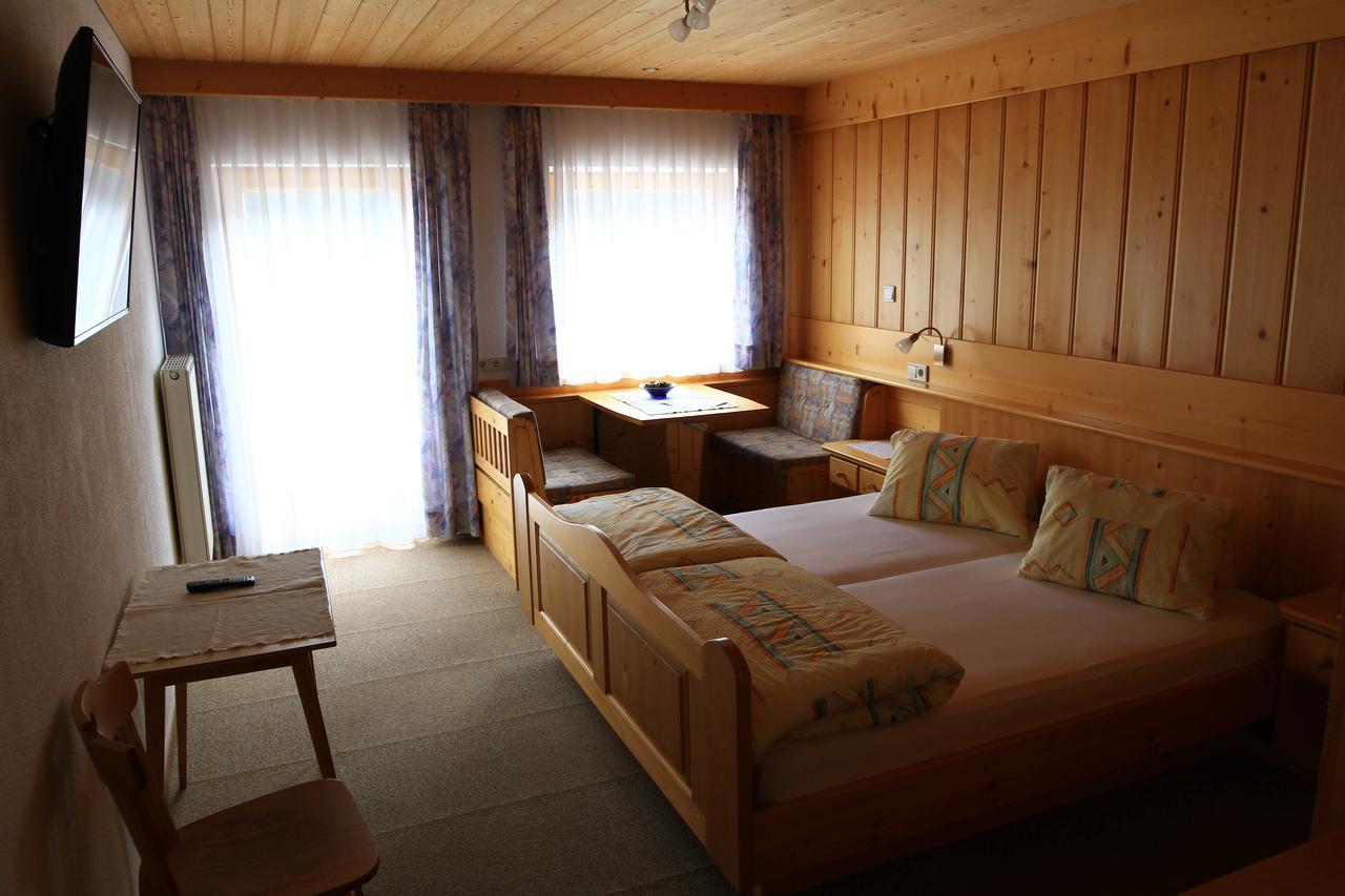 Hotel Chavalatsch Tubre Bagian luar foto