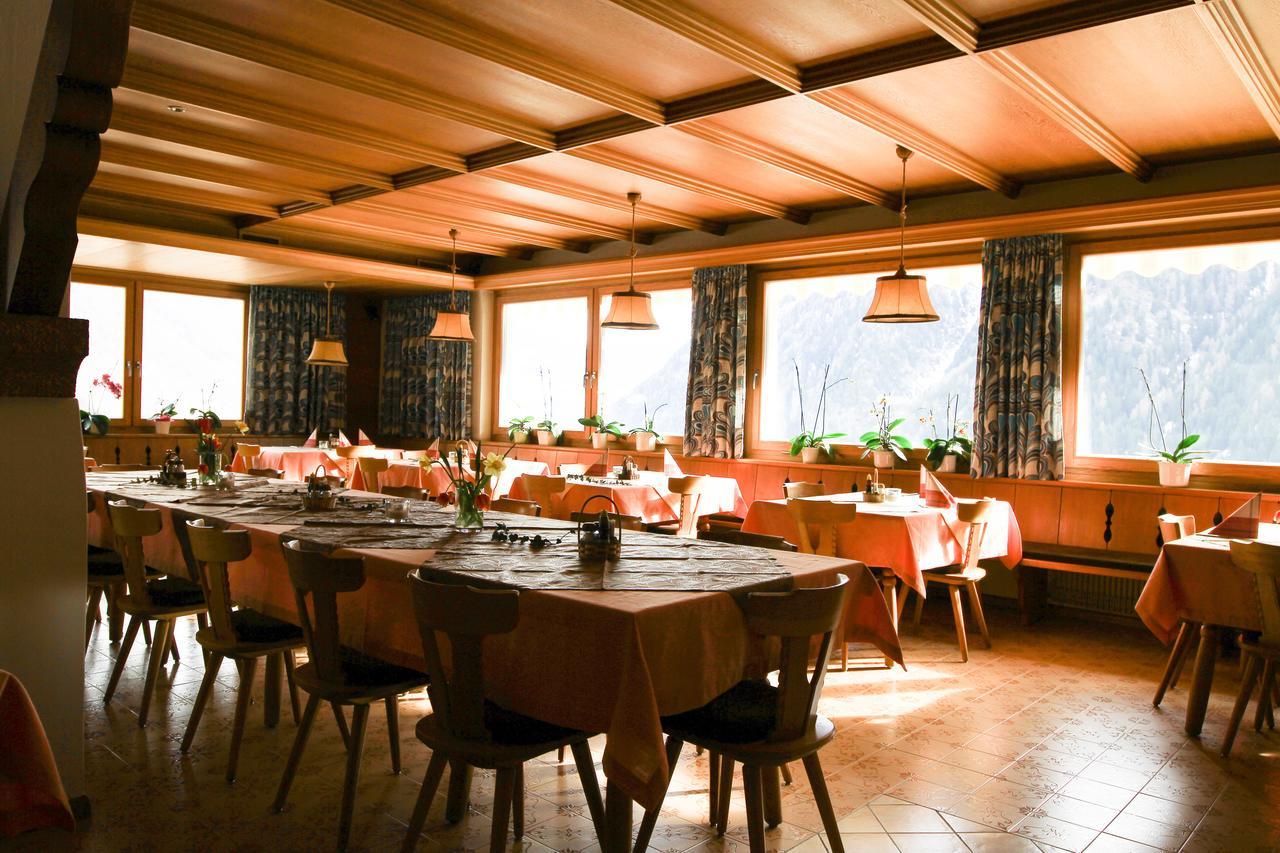 Hotel Chavalatsch Tubre Bagian luar foto