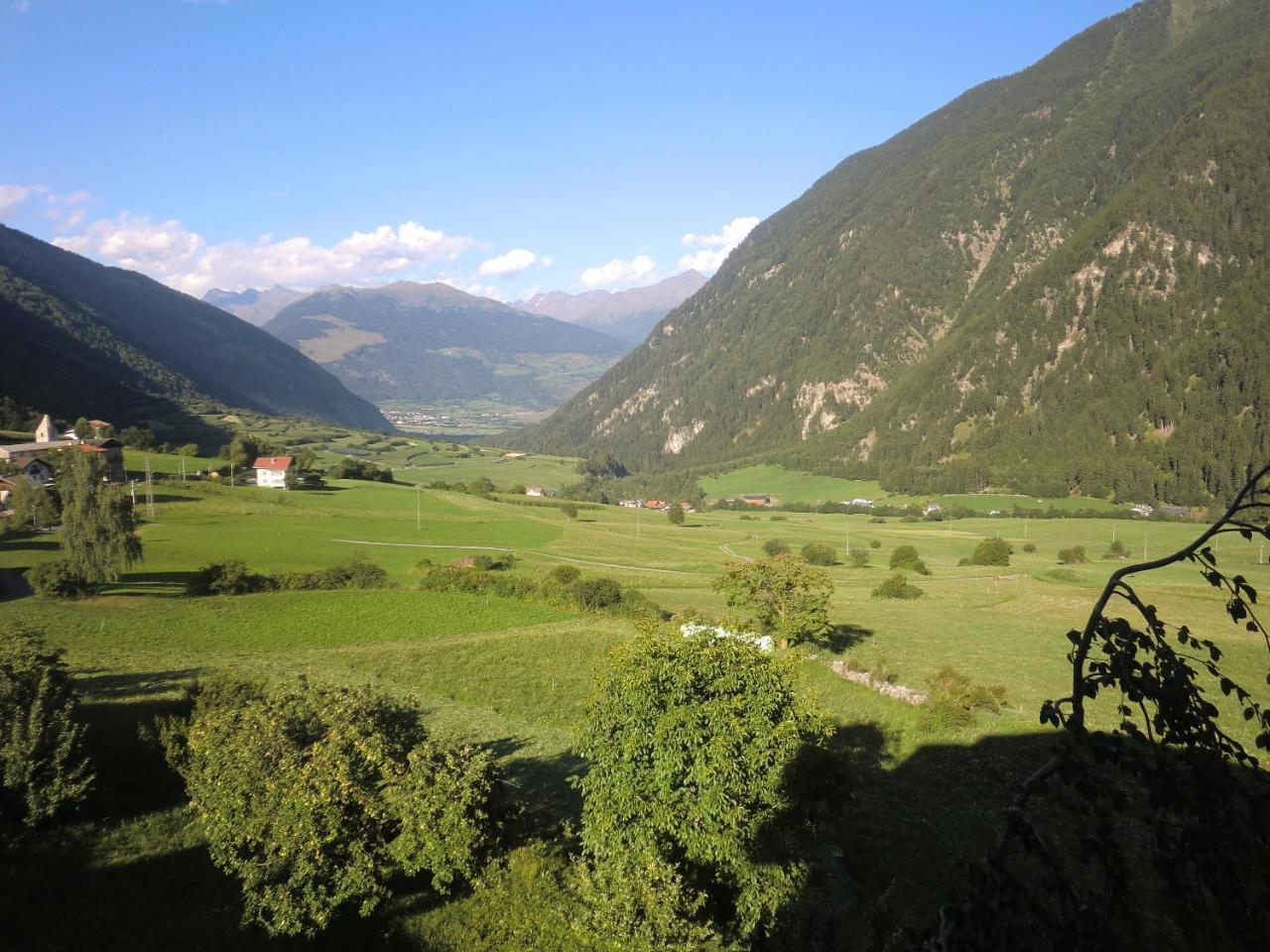 Hotel Chavalatsch Tubre Bagian luar foto