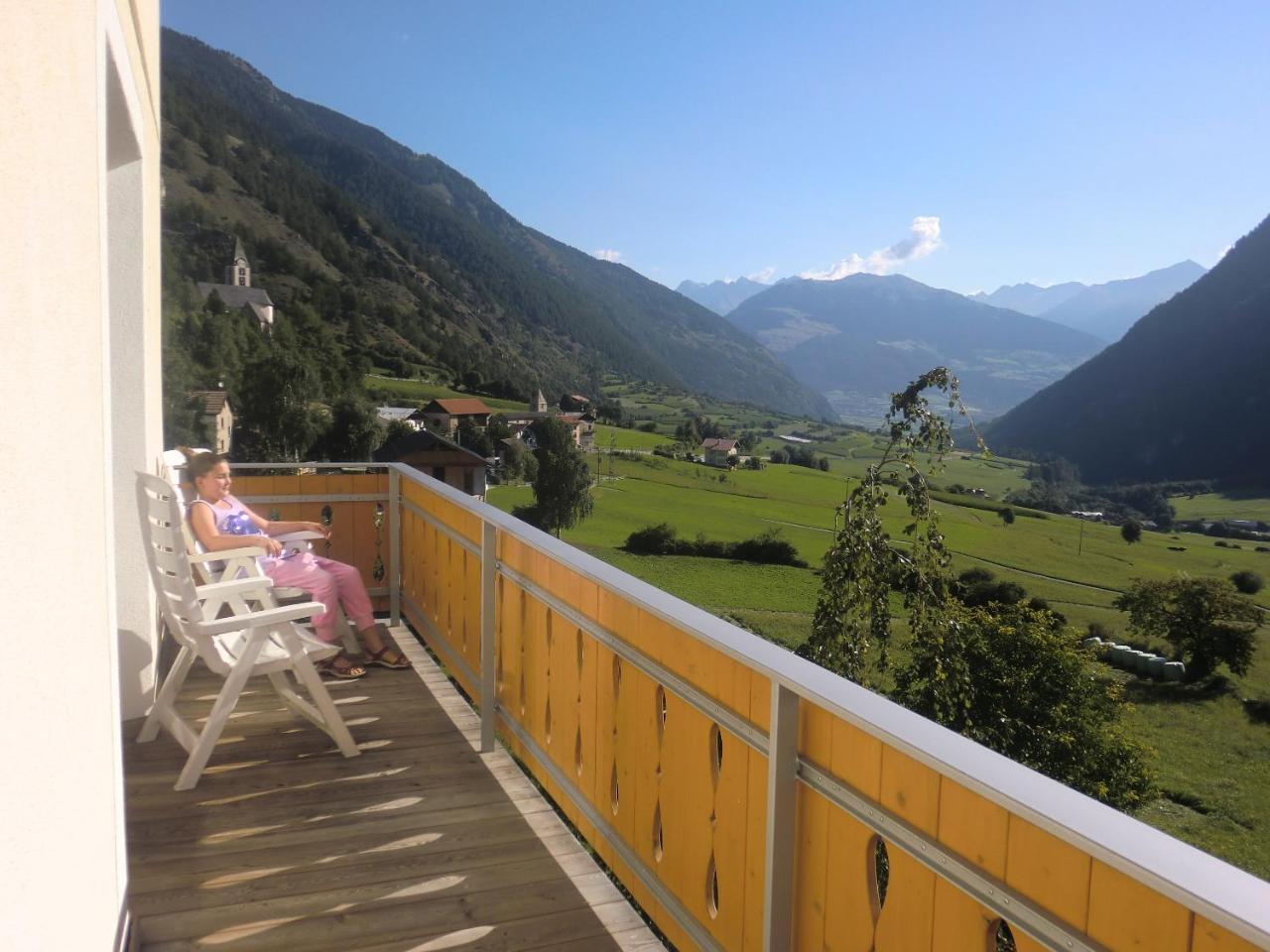 Hotel Chavalatsch Tubre Bagian luar foto