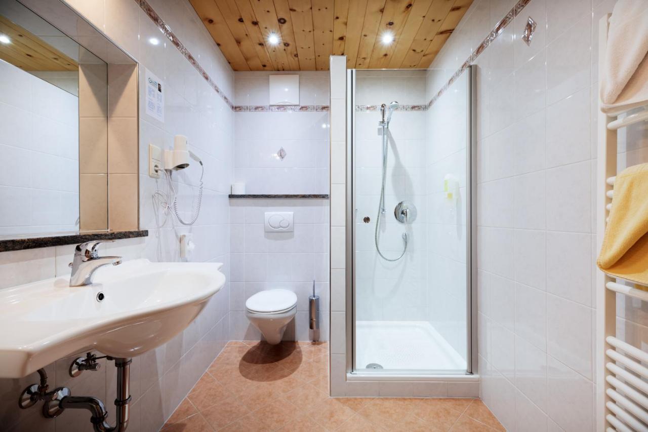 Hotel Chavalatsch Tubre Bagian luar foto