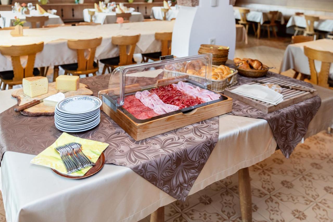 Hotel Chavalatsch Tubre Bagian luar foto