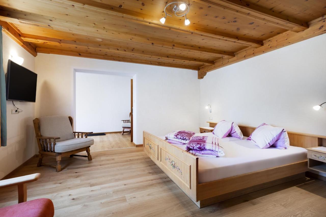 Hotel Chavalatsch Tubre Bagian luar foto